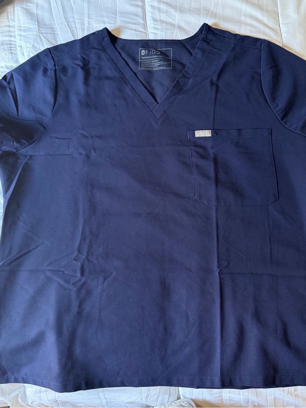 FIGS Women’s Navy V-Neck Scrub Top with Chest Pocket XXL/P